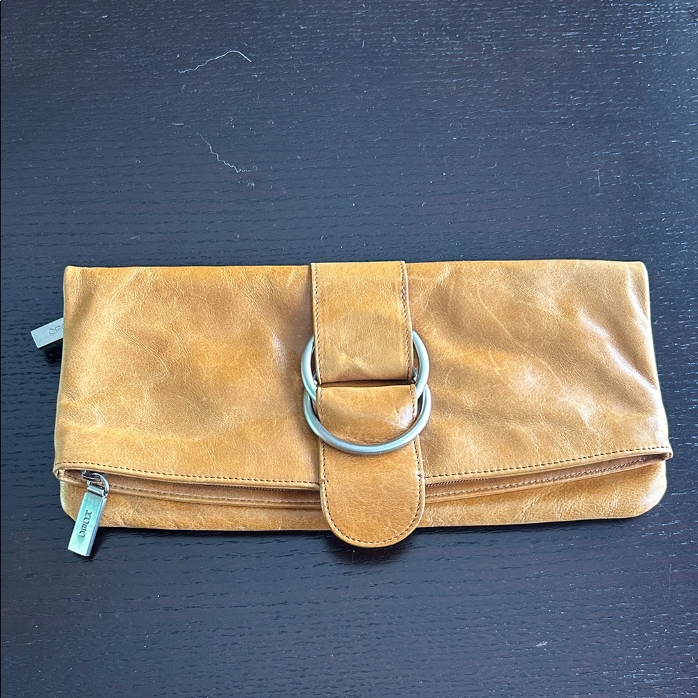 HOBO International Tan Leather Envelope Clutch Quiet Luxury Minimalist Preppy